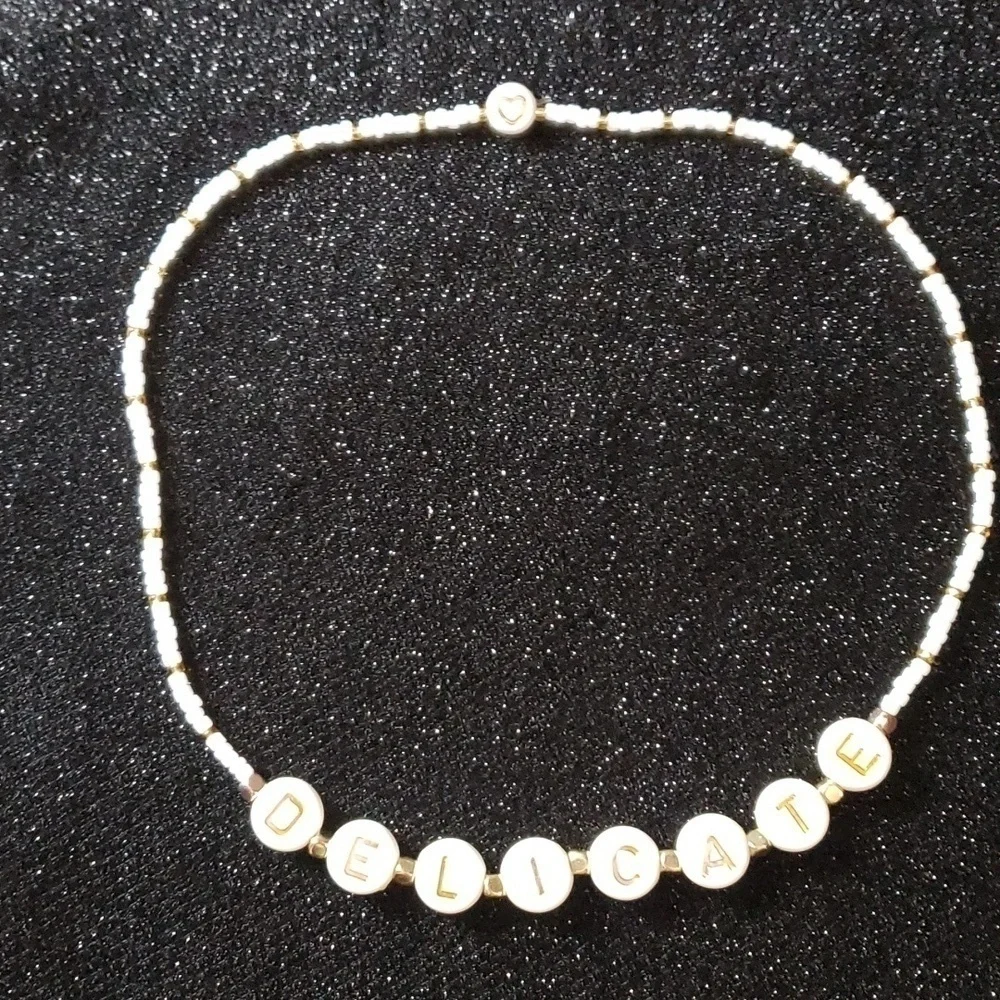 Taylor Swift Delicate Elastic Beaded Necklace Handmade - Picture 1 of 5